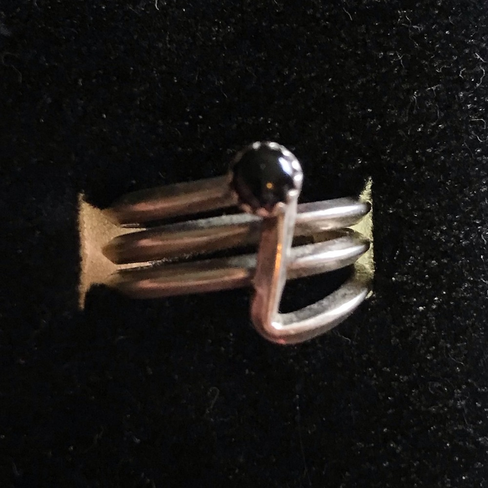 Size 6 ring - Picture 2 of 2